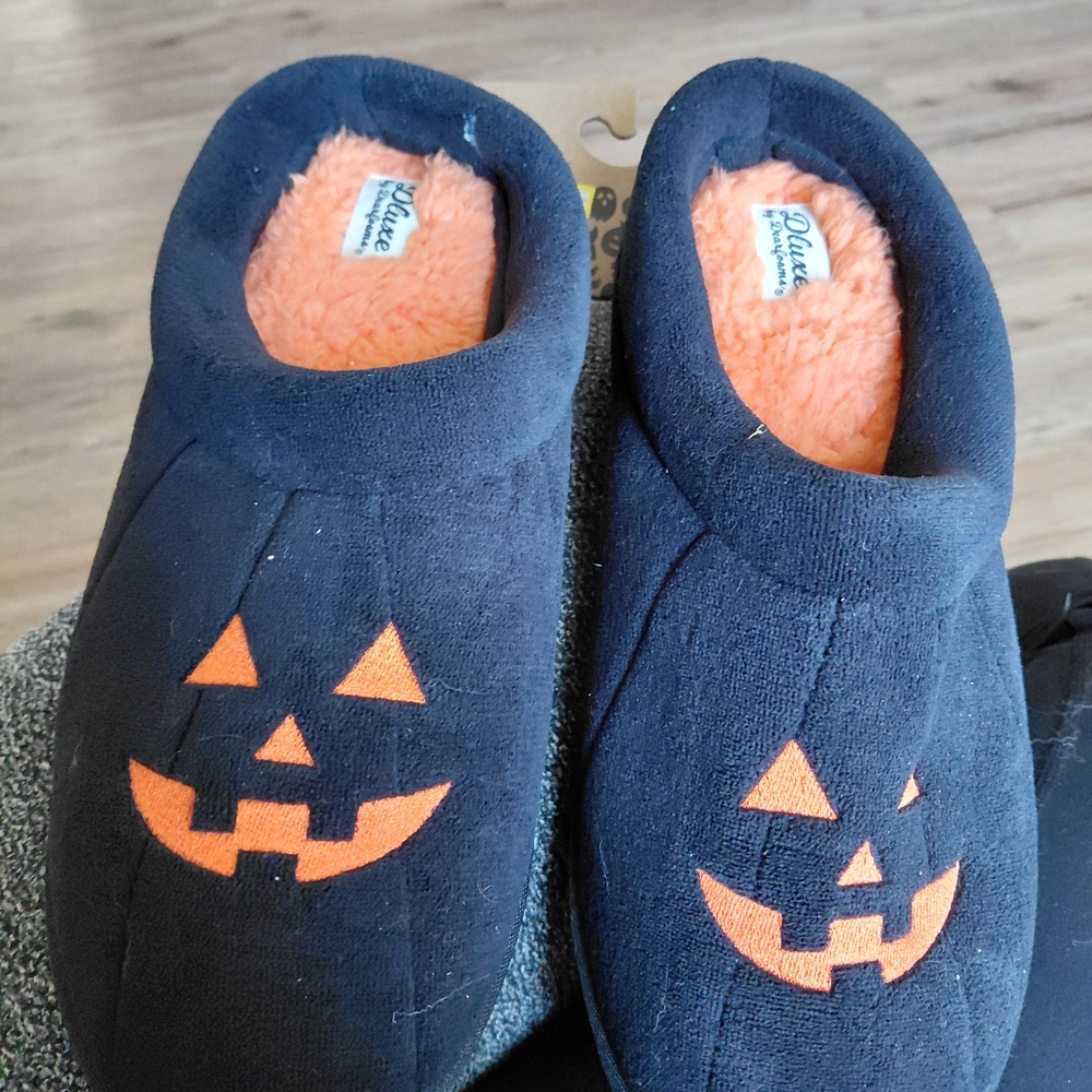 Dearfoams Kids Pumpkin Slippers - Black and Orange